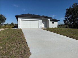 2704 70th St W in Lehigh Acres, FL - Building Photo