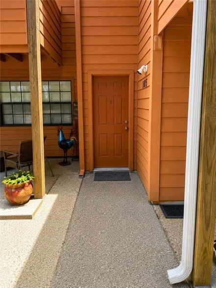 property at 1305 W Villa Maria Rd