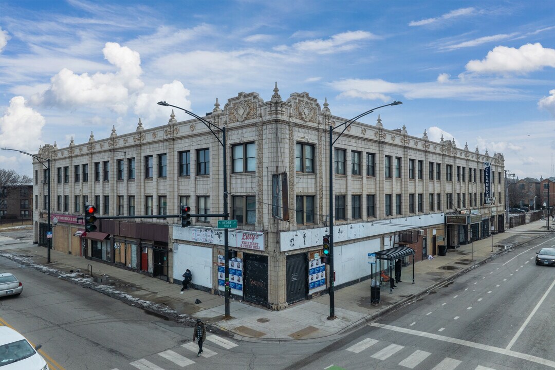 9 S Kedzie Ave in Chicago, IL - Building Photo