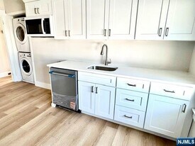247 Fern Ave in Lyndhurst, NJ - Building Photo