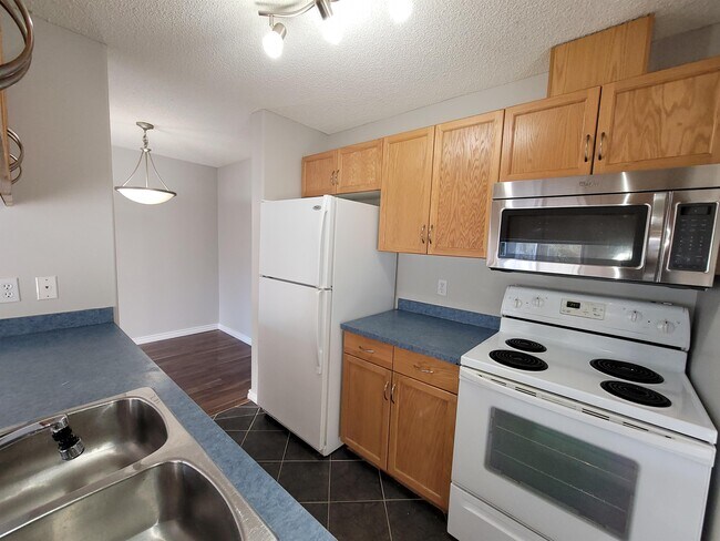 279 Suder Greens Dr NW in Edmonton, AB - Building Photo - Building Photo