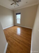 472 Cliff Rd in Woodbridge Township, NJ - Building Photo - Building Photo