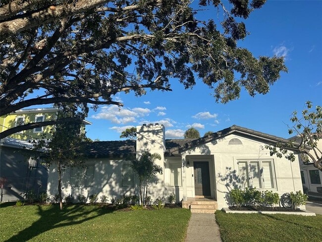 property at 2610 S Dundee St