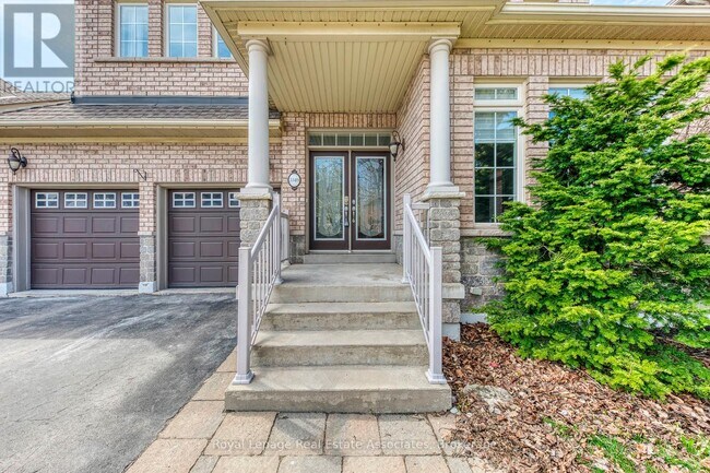 3349 Springflower Way in Oakville, ON - Building Photo - Building Photo