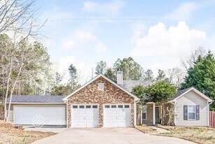 39 Harbin Dr in Dallas, GA - Building Photo