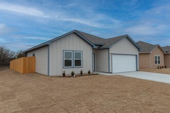 1906 Oliver St in Greenville, TX - Building Photo - Building Photo