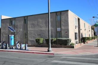 Hoover Manor Apartments in Las Vegas, NV - Building Photo - Building Photo