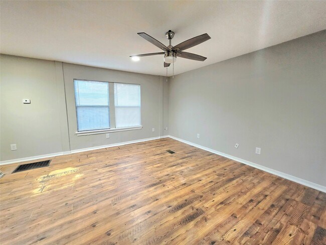 208 Cemetery Rd in Willis, TX - Building Photo - Building Photo