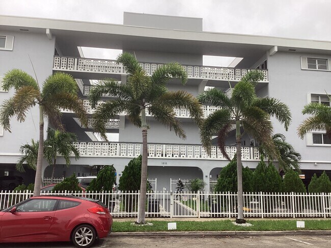 1818 Rodman St in Hollywood, FL - Foto de edificio - Building Photo