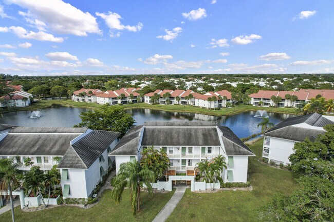179 Cypress Point Dr in Palm Beach Gardens, FL - Building Photo - Building Photo