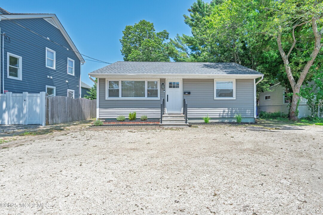 472 Pinecroft Dr in Brick, NJ - Building Photo