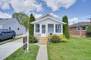 577 E Brickley Ave in Hazel Park, MI - Building Photo