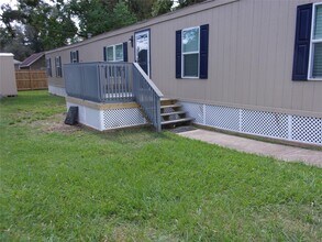 10030 Cedar Landing Dr in Baytown, TX - Building Photo - Building Photo