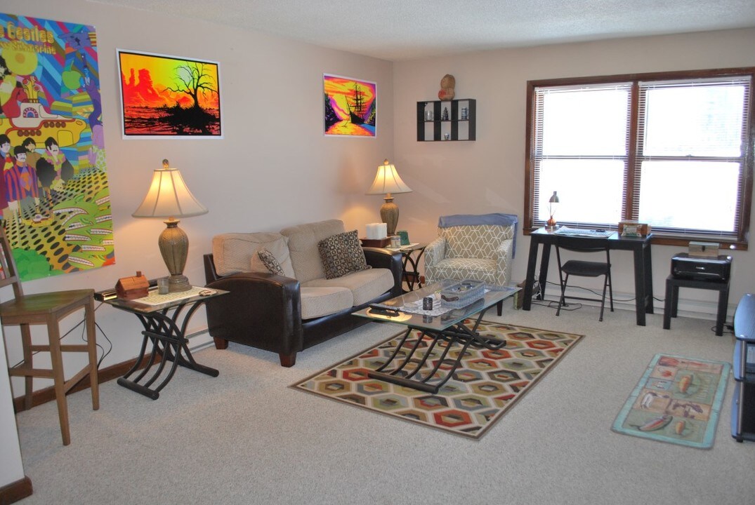 667 Geyser Rd, Unit 4 in Ballston Spa, NY - Foto de edificio