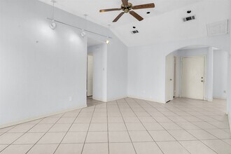 4936 Meadowood Cir in Baytown, TX - Building Photo - Building Photo