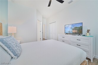 20121 Napa Loop in Estero, FL - Foto de edificio - Building Photo