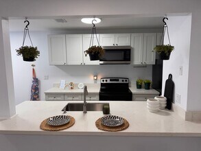 203 E Tiffany Dr in West Palm Beach, FL - Building Photo - Building Photo