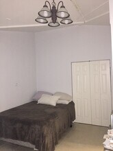 7020 SW 71st Ave in Miami, FL - Building Photo - Building Photo