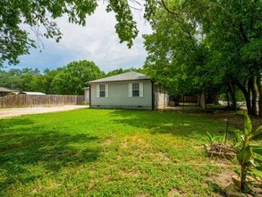 601 E Marble St in Burnet, TX - Building Photo - Building Photo