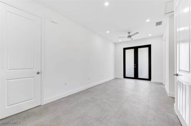 11671 Pawley Ave in Bonita Springs, FL - Building Photo - Building Photo