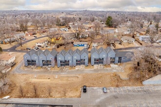 Ames Row Houses in Omaha, NE - Foto de edificio - Building Photo