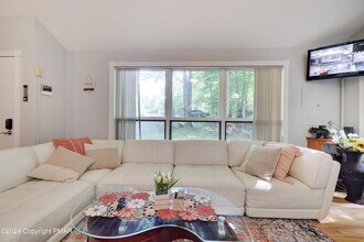 2933 Melody Ln in Tobyhanna, PA - Building Photo - Building Photo