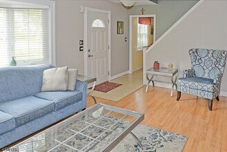 16 Manor Rd in Livingston, NJ - Building Photo - Building Photo