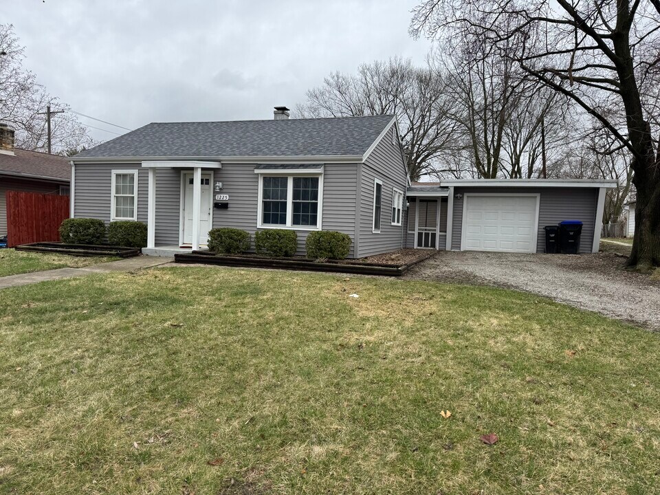 1225 Colton Ave in Bloomington, IL - Building Photo