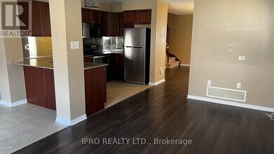26 Atlantis Dr in Whitby, ON - Building Photo - Building Photo