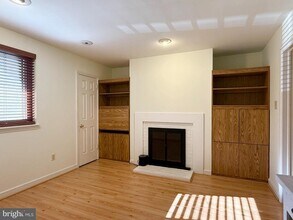 71 Oak Knoll Dr in Berwyn, PA - Building Photo - Building Photo