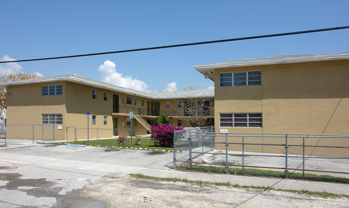 Umbria Apartments in Miami, FL - Building Photo