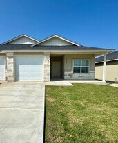 643 County Rd 306 in Jarrell, TX - Building Photo