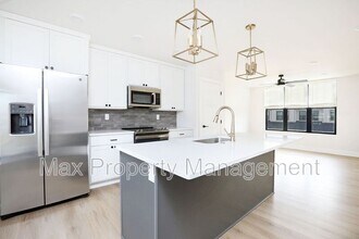 2903 SW Prairie Trail Pkwy in Ankeny, IA - Building Photo - Building Photo