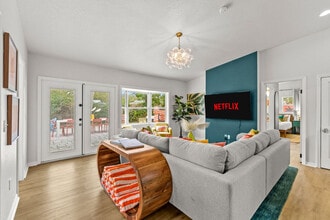 13448 88th Ave N in Seminole, FL - Foto de edificio - Building Photo