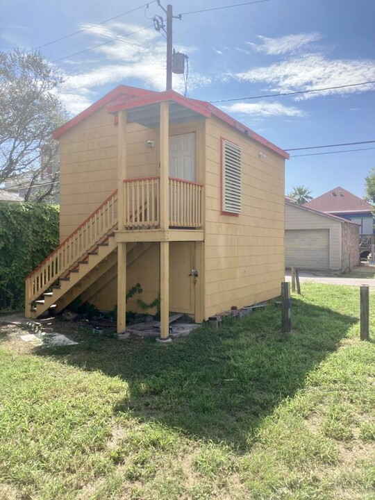 1907 Avenue O 1/2 in Galveston, TX - Foto de edificio