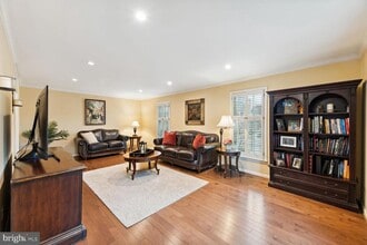 6603 Forsythia St in Springfield, VA - Building Photo - Building Photo