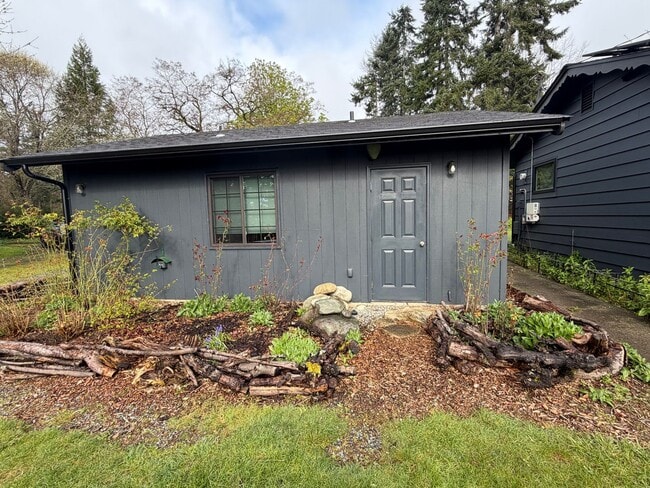 1889 Lancaster Rd in Freeland, WA - Building Photo - Building Photo