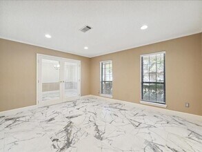 5943 Lattimer Dr in Houston, TX - Foto de edificio - Building Photo