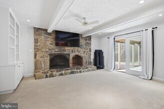 9369 Tovito Dr in Fairfax, VA - Building Photo - Building Photo