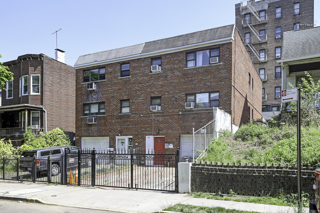 82 Terrace View Ave in Bronx, NY - Foto de edificio