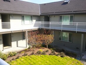 Carriage House in Seatac, WA - Building Photo - Building Photo
