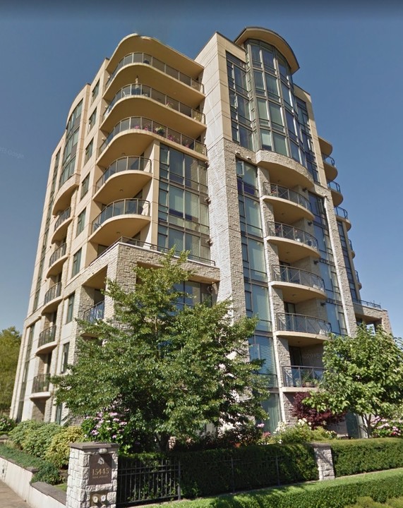 Shearwater in White Rock, BC - Building Photo