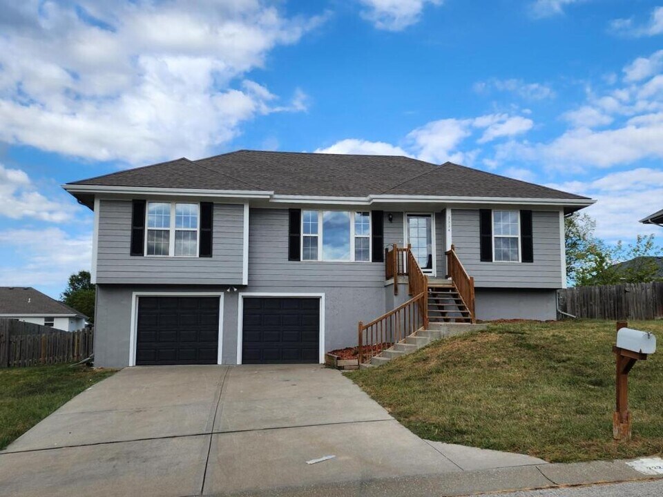 2224 Chanticleer St in Excelsior Springs, MO - Building Photo