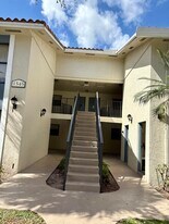 1545 Lake Crystal Dr in West Palm Beach, FL - Building Photo