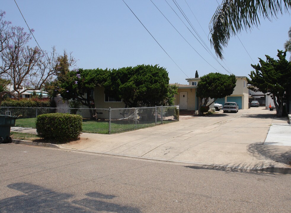 77 Woodlawn Ave in Chula Vista, CA - Building Photo