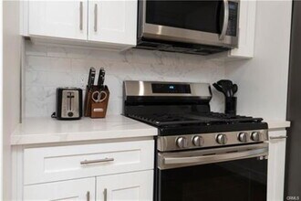 5840 White Oak Ave in Los Angeles, CA - Building Photo - Building Photo