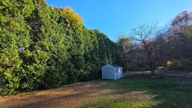 13 E Brookfield Rd in North Brookfield, MA - Building Photo - Building Photo