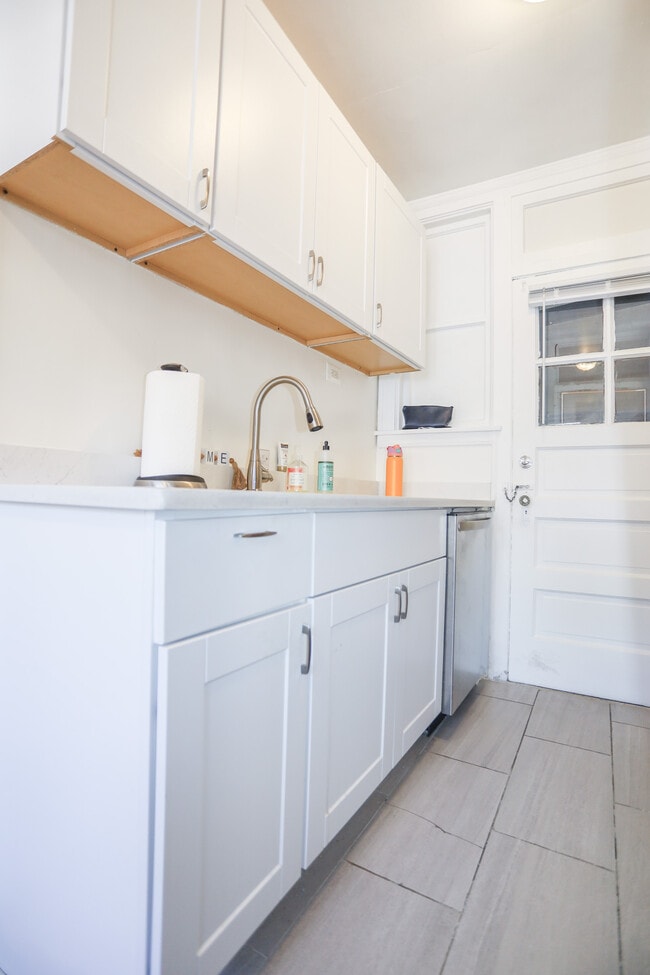 5051 N Glenwood Ave, Unit #3H