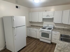 17502 Rd 64 in Tulare, CA - Building Photo - Building Photo