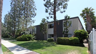 Glenwood Court Apartments in Glendale, CA - Building Photo